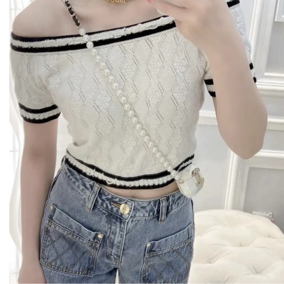 CHANEL Tops - Chanel White and black cashmere top size 36